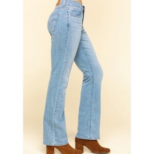 Women size 4M Bootcut Levi’s